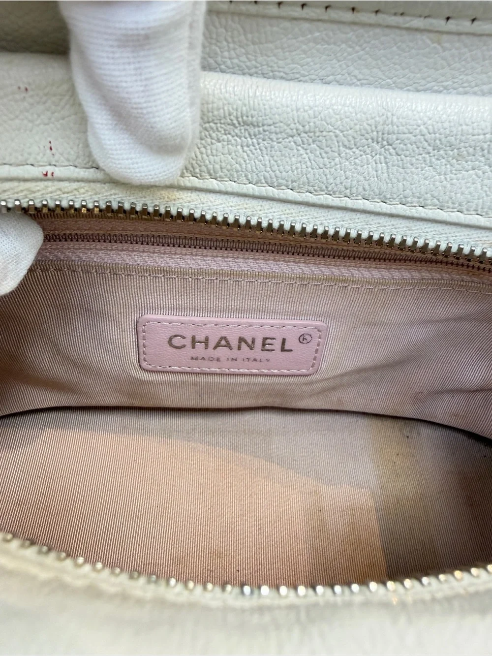 CHANEL White Quilted Leather Crossbody with Mixed Metal Chain and CC Charm